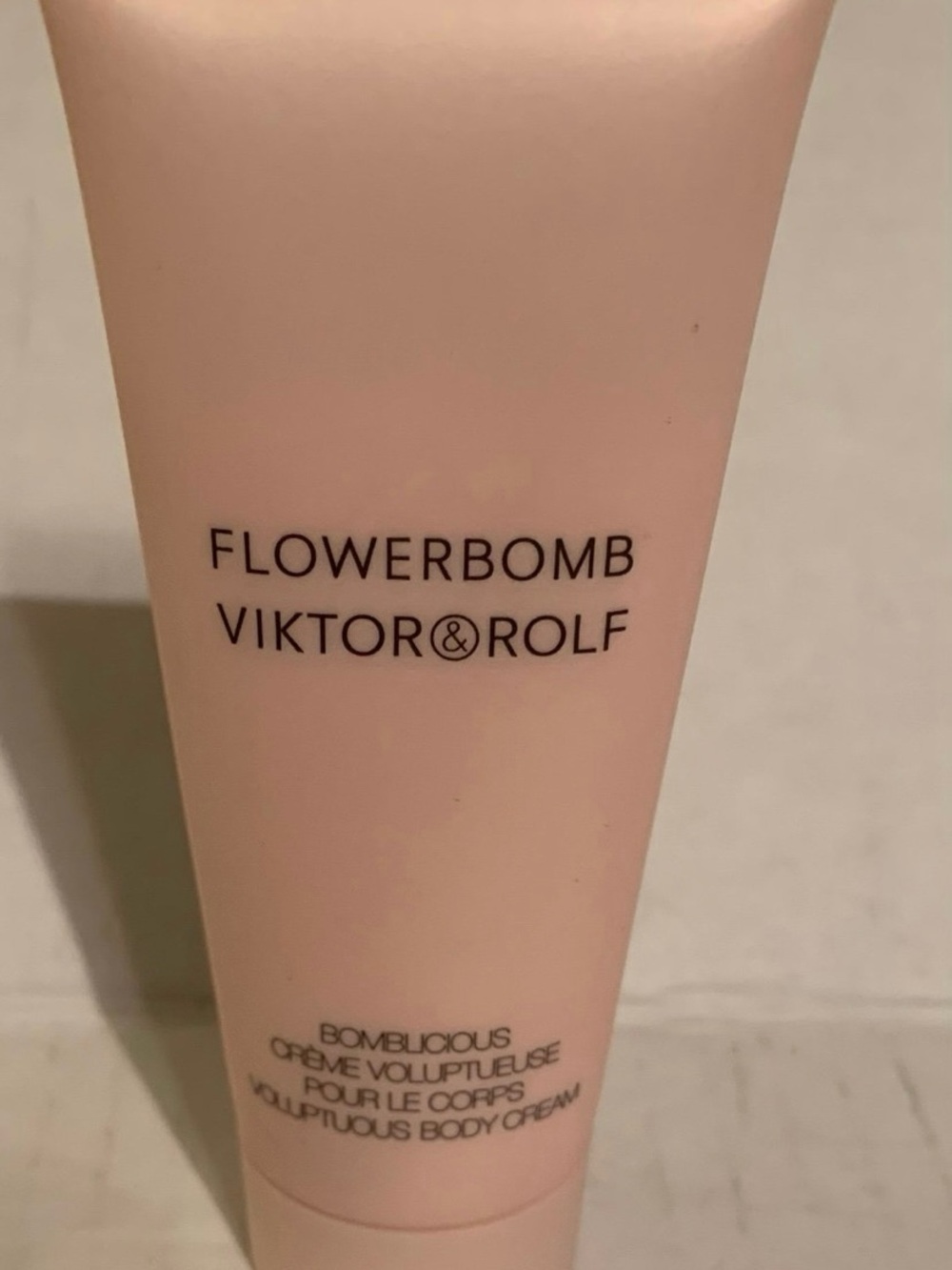 Viktor & Rolf Flowerbomb Voluptuous Body Cream - Pale Pink